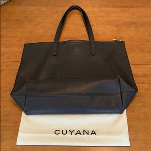 Cuyana Classic Zipper Tote